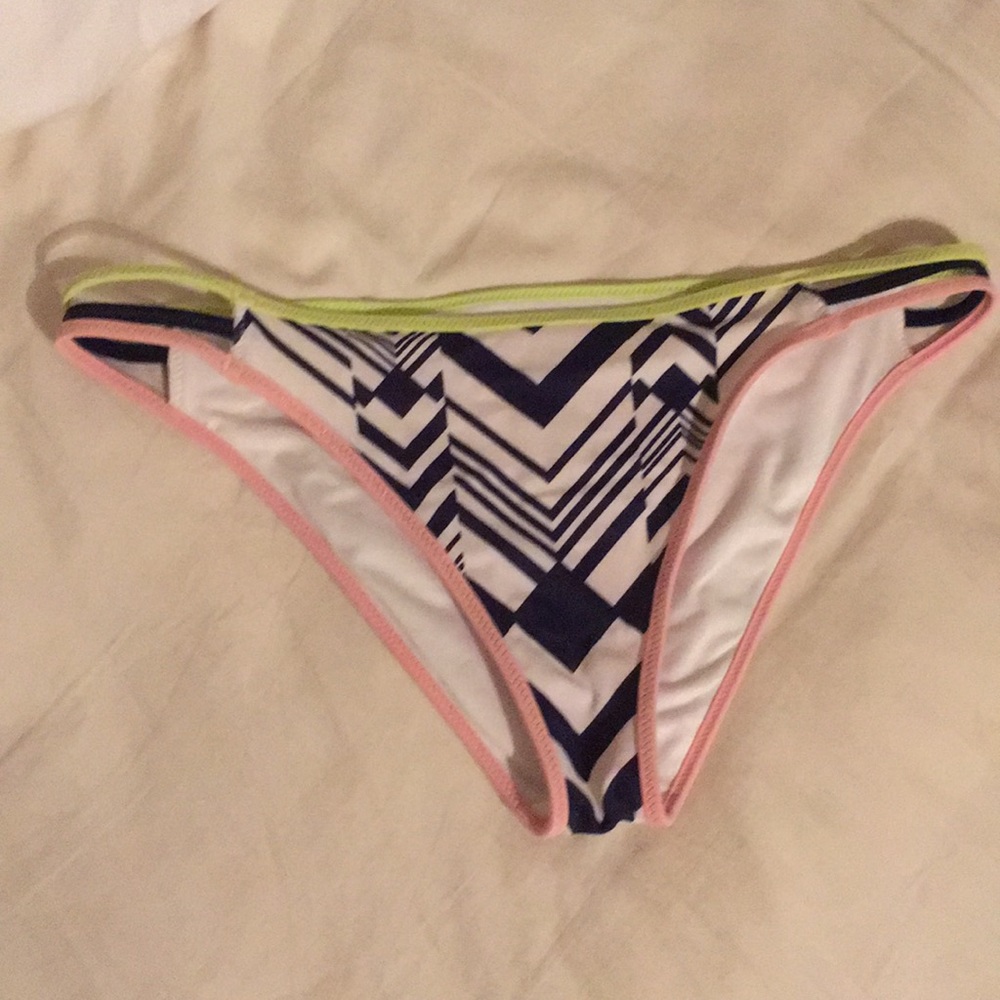 Victoria’s Secret bikini bottom 👙